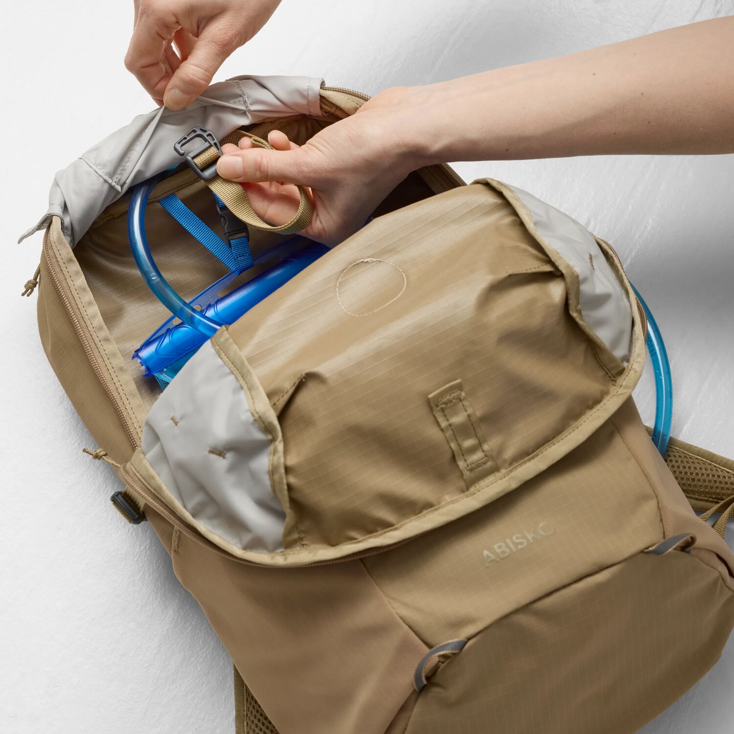 Abisko Softpack 16, mustard yellow