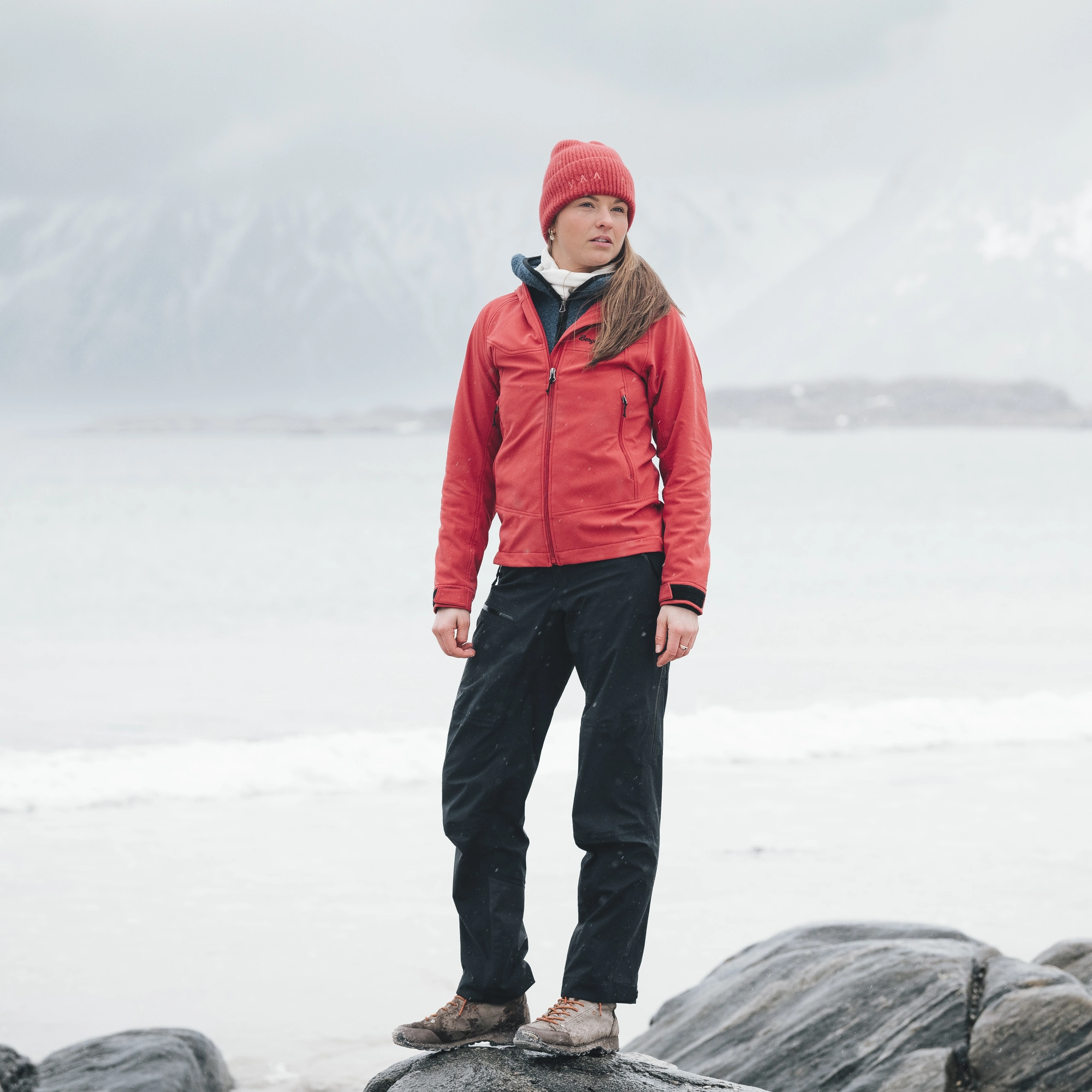Vaagaa Softshell Jacket Hood Wm, crimson red