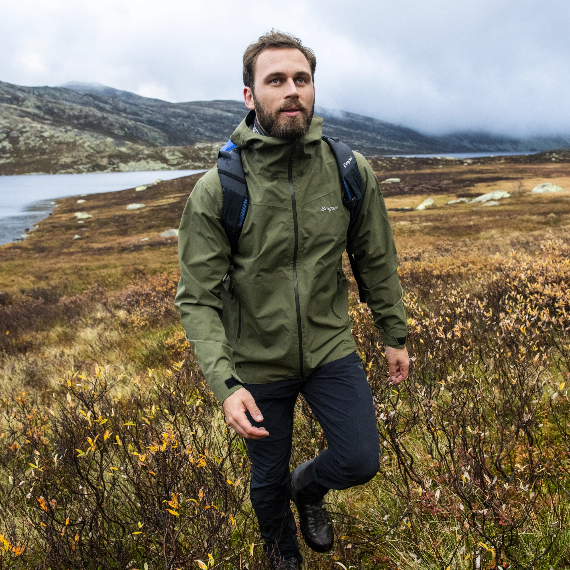 Essentials Rainshell 2.5L Jacket, dark green mud