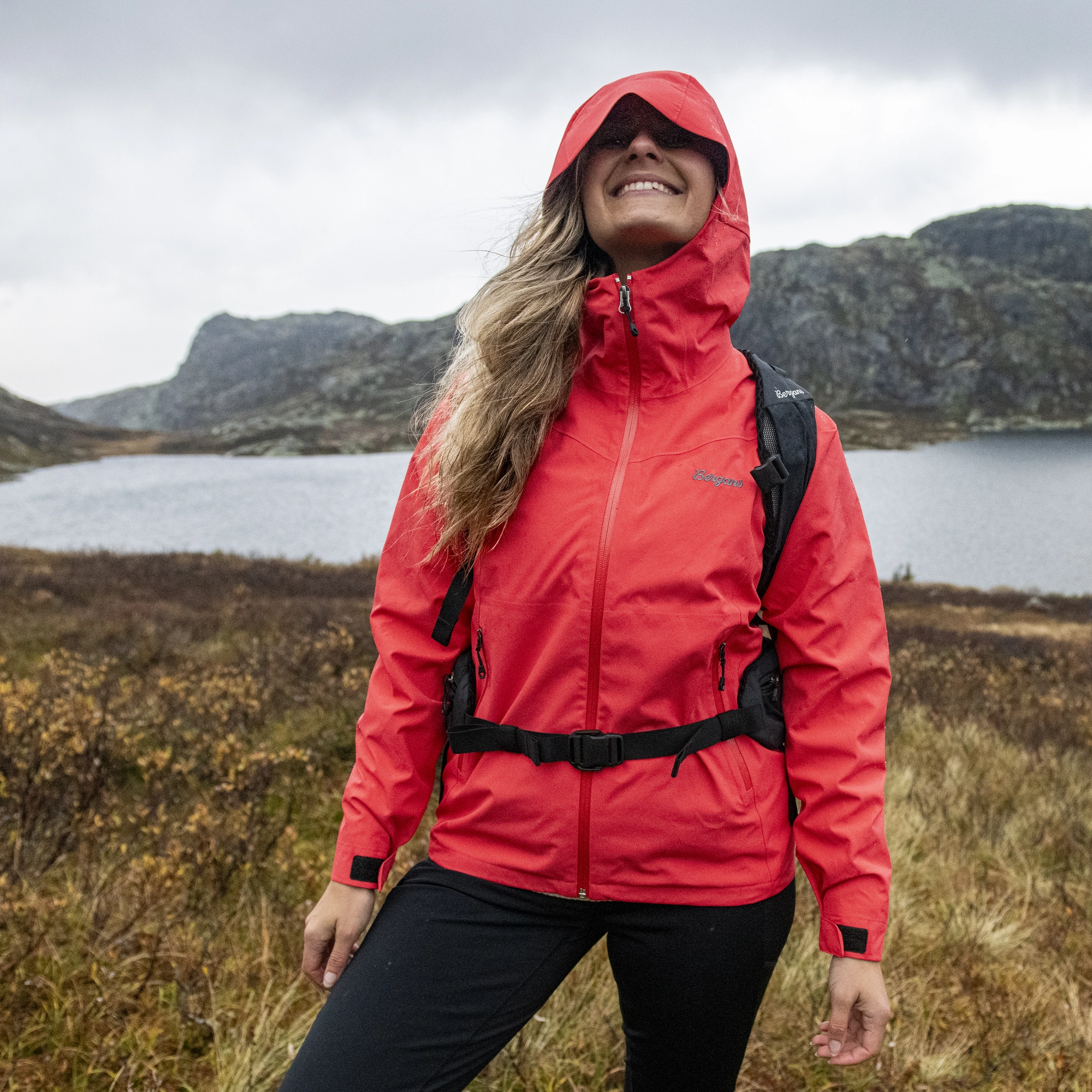 Essentials Rainshell 2.5L Jacket Wm, peachy red